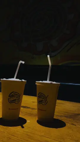 ہم ایک بے رحم ماحول میں جی رہے ہیں، جہاں دلوں کو نہ توڑنے کے کوئی اصول مقرر نہیں ہیں اور اکثر خواہ مخواہ آپ کو تکلیف پہنچا دی جاتی ہے۔🥹💔