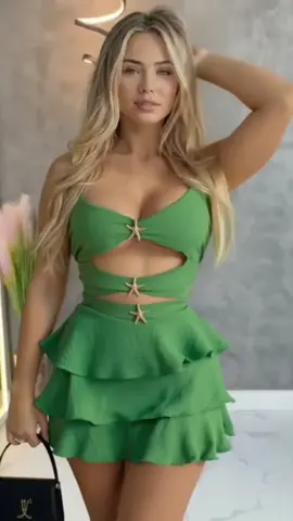 ✨ Vestido Macaquinho SIMONE – O look perfeito pra brilhar no verão 2025! 🌞💚 💬 Legenda Hoje eu me apaixonei por esse vestido! 💚 O Macaquinho SIMONE é leve, elegante e tem esses detalhes de estrela do mar que fazem toda diferença! ✨ Perfeito pra festas, viagens e aquele look nordestino de verão que todo mundo ama! ☀️👗 #VestidoSimone #MacaquinhoVerão #ModaFeminina #entregatiktok  #moda 