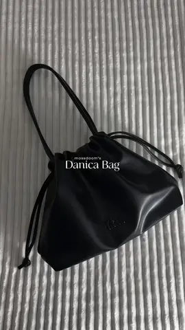 Yay! New bag from @MOSSDOOM PH ! 🖤 #mossdoom #mossdoombag #danicabag #shoulderbag #totebag 