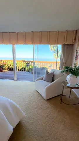 P2 Waking up to ocean blues and ending the day with golden Pacific sunsets — this La Jolla home turns everyday moments into luxury rituals. From the bedroom, morning light pours in with endless horizon views. In the bath, soak and unwind while the coastline stretches out before you — a private spa-like retreat framed by the sea. ✨ 4 bedrooms | 2.5 bathrooms ✨ ~2,712 sq ft interior ✨ ~10,400 sq ft lot ✨ Offered at $3,900,000 🏡 La Jolla, CA Views that don’t just impress — they restore, inspire, and remind you what coastal living is all about. Listed by Barbara Leinenweber with Coldwell Banker Realty  🎥 Video by Connie Gallegos Coldwell Banker Realty DRE #02238597 | 619-713-9749 #coastalhome #luxuryhome #lajollaca #hometour 