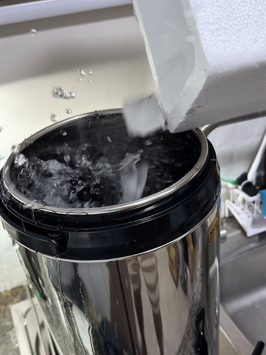 cozy.. #modofo #milkteabucket #waterjug #largecapacity #jug 