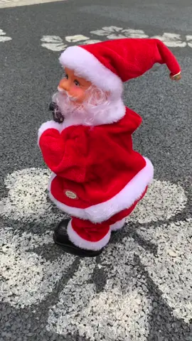 Santa claus makes everyone dance,it’s the perfect Christmas gift 🎄😻#santa #santadance #christmas #dancingsanta #christmasgiftideas 