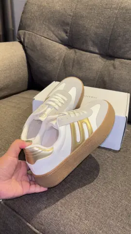 sepatu baruku😋💛 #sepatu #sepatuwanita #sepatusneakers #sepatuguenih 