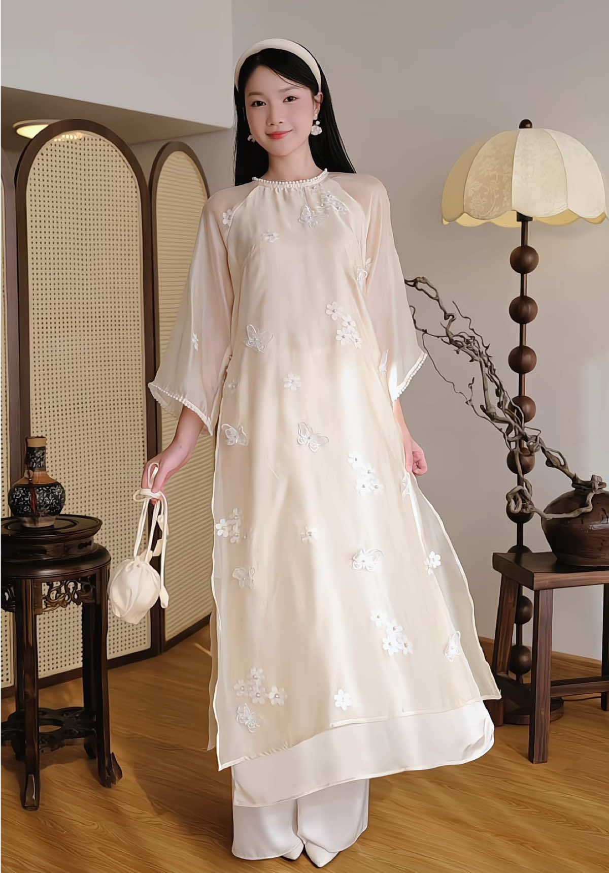 Giữ hồn Việt trong từng tà áo – Uyển Mai, nơi vẻ đẹp được nâng niu. #aodaicollection #aodailana #aodaithietke 