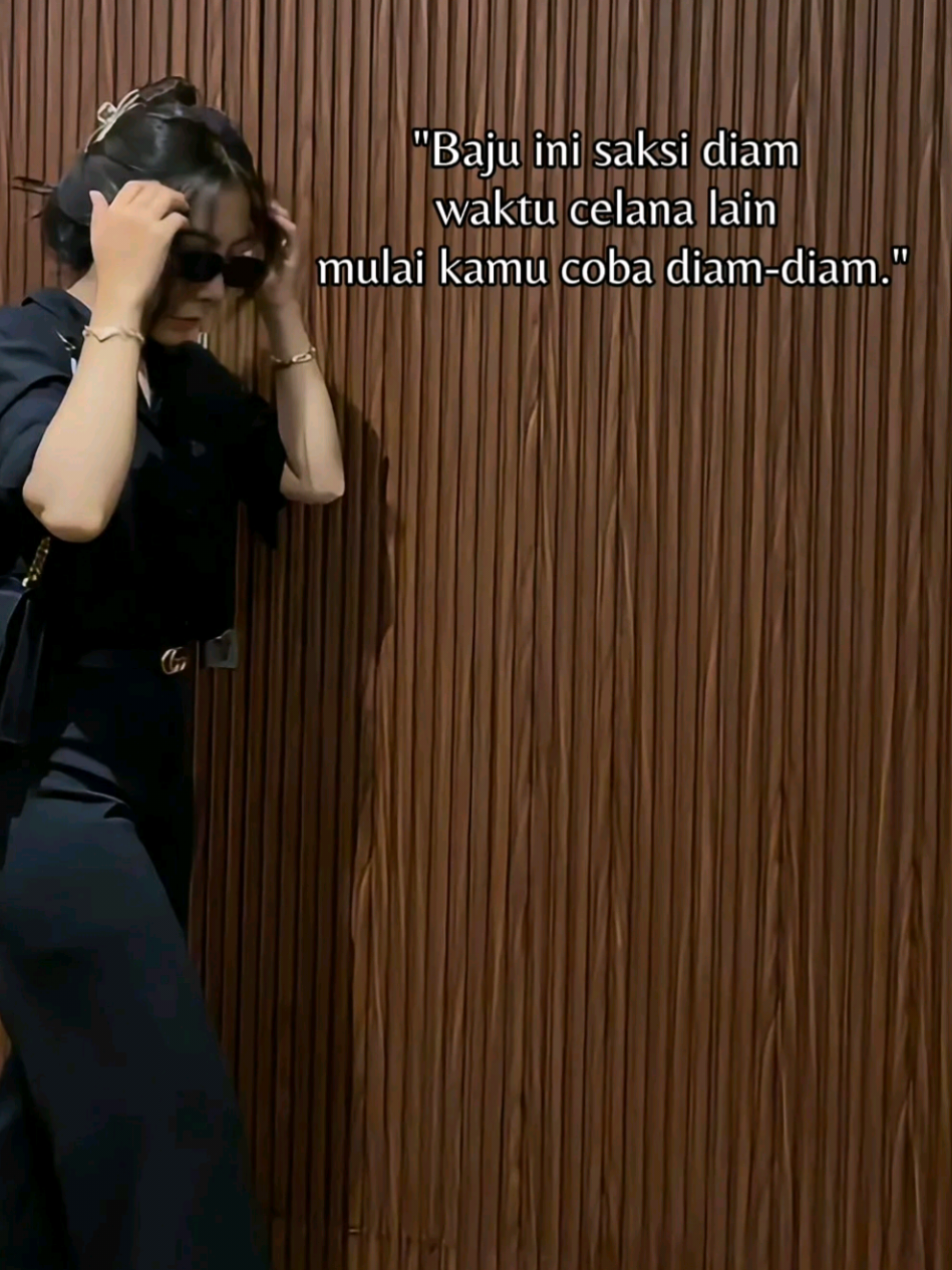 Halo qha qha permisi, boleh spill outfit nya nggak kak? Boleh juga spill hubungan pake 