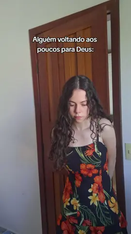 Ele vê suas pequenas mudanças, Ele quer se aproximar e te dar aquele abraço apertado como um Pai que finalmente recebeu o filho de volta.  #deus #cristao #atuacao #jesus 