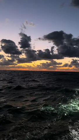 Làm sao anh quên đi năm tháng ấy..