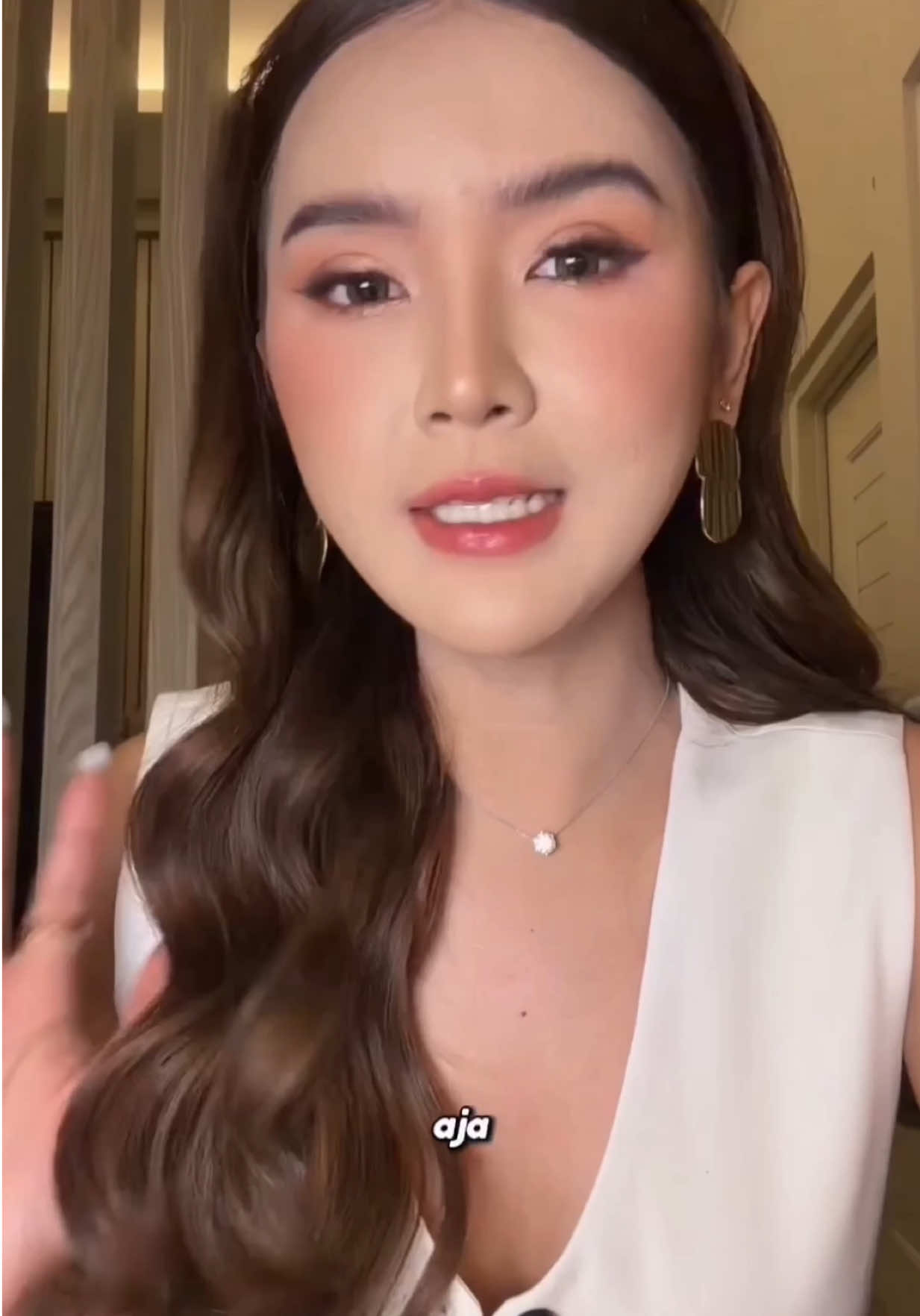 Jangan sampe salah fokus sm masalah rambut neng, benerin dr akarnya bkn cm dr batang, cobain #ScalpFokus bareng Dove Biotin Hairfall Control ini, cek kerkun gw neng mumpung lg ada promo @dove.indonesia  #HairCare #DoveBiotinHairfallControl #SolusiRambutRontok