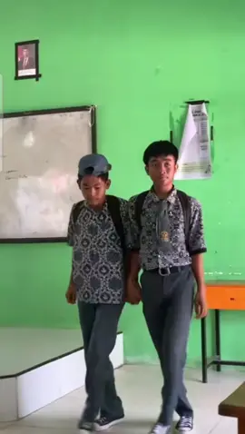 tarian yang membuat orang melihat pun ikut senang😁#creatorsearchinsight #videoviral #anaksekolah #dance #taridero 