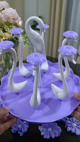 Swan Glass Holder na sobrang elegant at sobrang sosyal sa dining table.. #swanglassholder #glassholder #glassholderplastic #baso #kitchengadgets