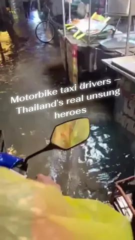 So I jumped out of a taxi at Pantip Plaza—traffic chaos—and thought I’d walk to the mall for rolling tobacco. I should’ve known better: after a torrential downpour, the sois off the main road were completely flooded. Not raining from above. Then this motorbike taxi guy appears, takes me on the pavement to dodge the flood-water, and drops me safely at the mall. He asks for 20 baht. I hand him 100. The grin on his face said everything—small dose of kindness, big difference. #thailand #bangkok #thailandtravel #travelthailand #expatlife