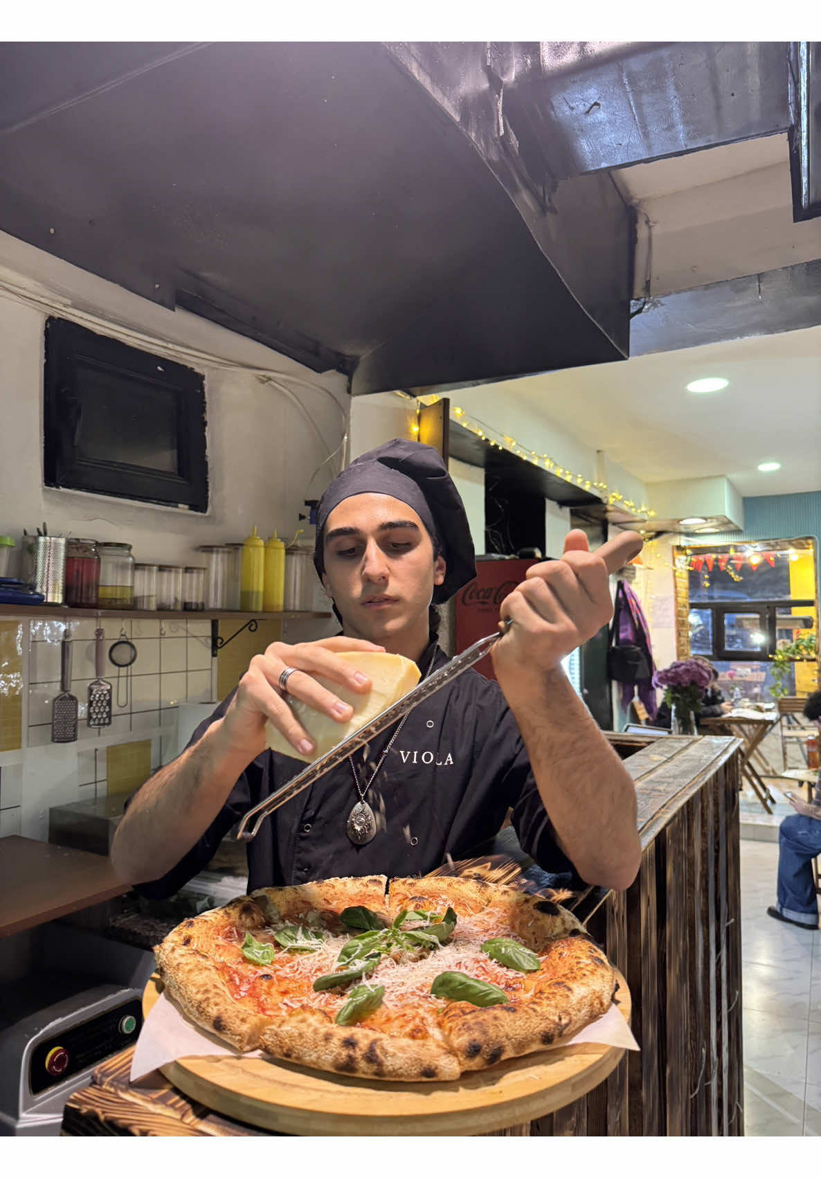 ცოტახანში 112-ით გავიყვანთ…🥸 #ვიოლა #ნეაპოლიტანურიპიცა #საუკეთესოპიცაქალაქში 