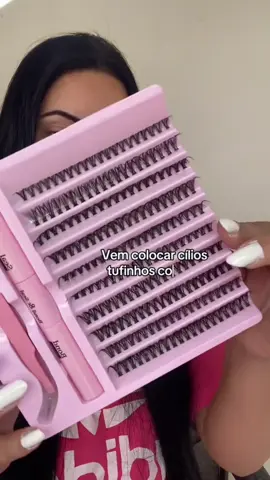 Eu achei que o kit valeu super a pena. Não vem enumerado, mas os cílios são bem bonitos. Rende bastante também e tá com desconto nesse link que deixei no vídeo pra vocês 💖#cilios #alongamentodecilios #tiktokshoop #ciliostufinho#ciliosdeboneca 