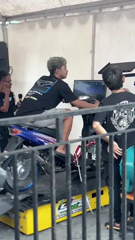 anomali biru in action🥵 engine by: @FG Racing Godean  @ferry garage @Andrex78  #CapCut #miosporty #maticindonesia #dynowar #matic200 