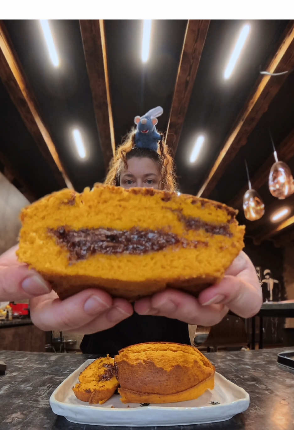 Recipe Carrot Cake | by busezeynep 🥕 Ingredients: 2 large carrots (or 2–3 small) 4 eggs 1 cup sugar (200 ml) 1 cup milk (200 ml) ½ cup oil (100 ml) 3 cups all-purpose flour (360 g) 2 tsp baking powder (10 g) 2 tsp vanilla (10 g) 👩‍🍳 Instructions: Add all ingredients except flour, baking powder, and vanilla into a blender. Blend until smooth. Pour the mixture into a bowl, then add the dry ingredients (flour, baking powder, vanilla). Mix until just combined. Pour into a greased baking pan. Bake in a preheated oven at 350°F (180°C) for 45 minutes, bottom-up setting. Check after 30 minutes — when a toothpick comes out clean, it’s ready! Let it cool, slice, and enjoy! ✨ Optional: Top with chocolate glaze for a traditional Brazilian touch! #bolodecenoura #cakes #carrot #realkitchen #easydessert 