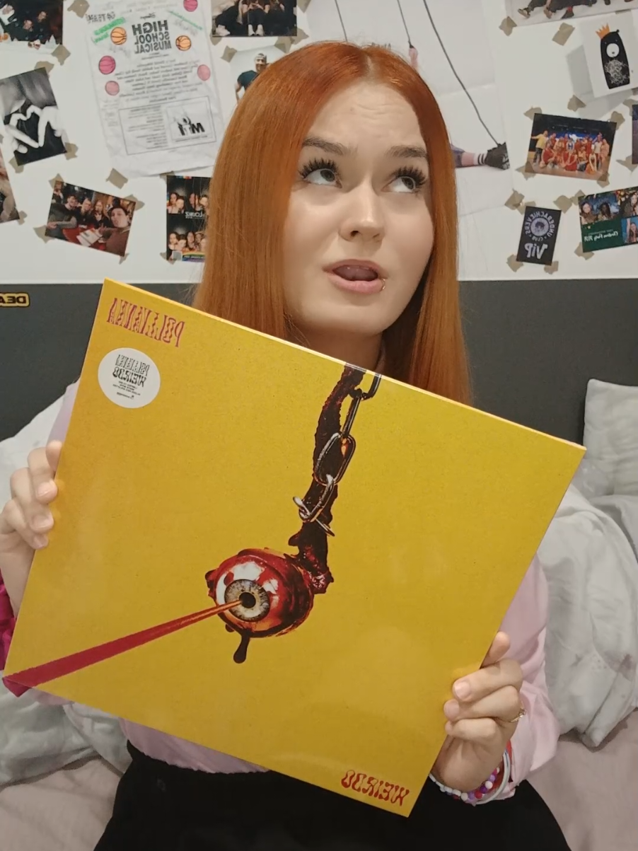 MY #WEIRDO VINYL FROM @Pollyanna IS HEREEEEEE 🔥 Let me know which song of the album is ur fav ♥️ and if u haven't listened to it yet I'd suggest u do it now 💯 #pollyanna #newalbum #vinyl #gravedigger 