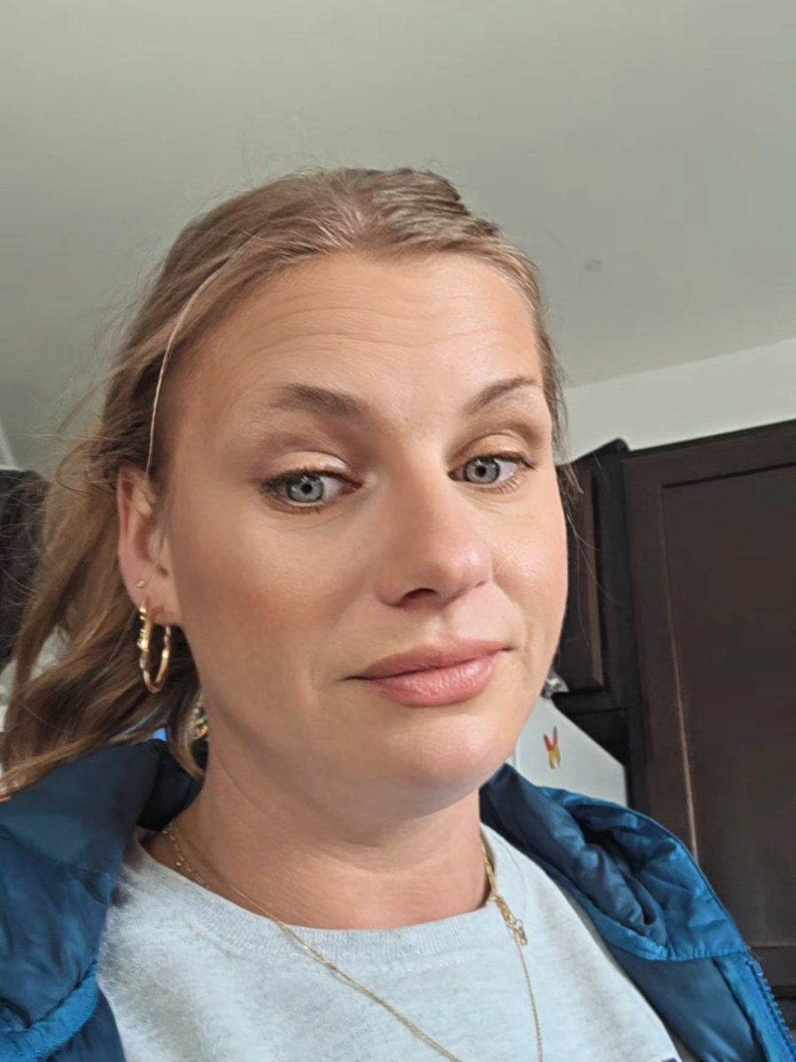 I grew up loving Mariah Carey — I even wrote her a letter as a kid after doing school projects on her. But seeing her new Sephora commercial, mocking people struggling to afford Christmas this year, really broke my heart. I’m not about cancel culture, but humility goes a long way. No more Mariah Carey Christmases for me. 💔✨ #MariahCarey #Sephora #CancelingChristmas #Christmas2025 #OutOfTouchCelebrities #SupportLocal #HolidayStruggles #ChristmasSpirit #Humbled #NoMoreMariahCarey #RealPeopleRealStruggles #ChristmasOnABudget #GiveBackThisChristmas 