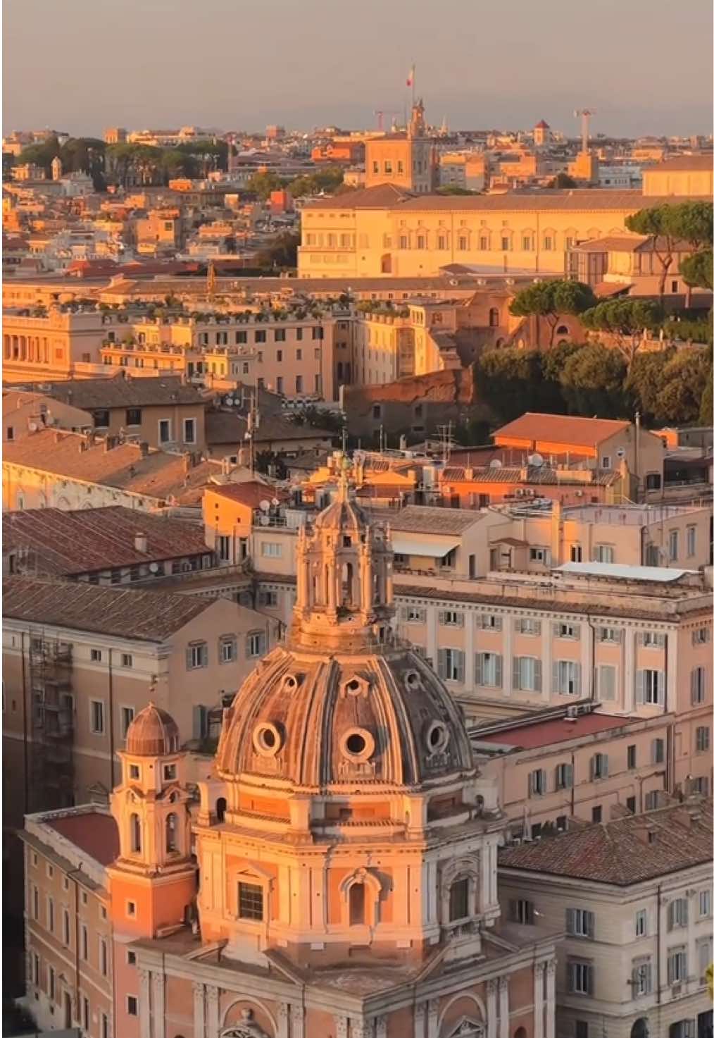 A location in Rome you shouldn’t skip — Monumento a Vittorio Emanuele II #rome #romeitaly #romeguide #rometravel 