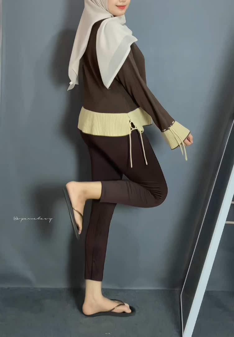 Ootd pakai legging emang paling simple ga ribet😭🤏🏻  #leggingwanita #leggingmurah #legging #celanamurah 