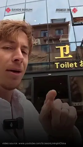 SC:@bosum.businesstrip TOILET TERBAIK DI DUNIA? DI CHINA ADA! Kedengarannya aneh, tapi ini nyata - toilet umum di China dibuat dengan teknologi sekelas hotel bintang lima. Kursi berpemanas, pembersihan otomatis, layar pintar yang menampilkan suhu, kualitas udara, RAI bahkan berapa lama toilet digunakan! Di balik semua itu, ada pesan besar: China serius soal kenyamanan, martabat, dan pelayanan publik. Bahkan ruang sekecil toilet pun didesain dengan rasa bangga budaya dan perhatian terhadap manusia. Ini bukan sekadar soal teknologi, tapi tentang peradaban dan detail kecil yang mencerminkan kemajuan bangsa.