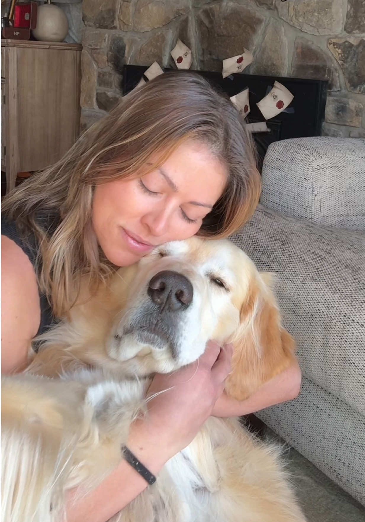 he doesn’t seem too bothered  IB @ stephanie.p.85 #dogsoftiktok #dogmom #goldenretriever 