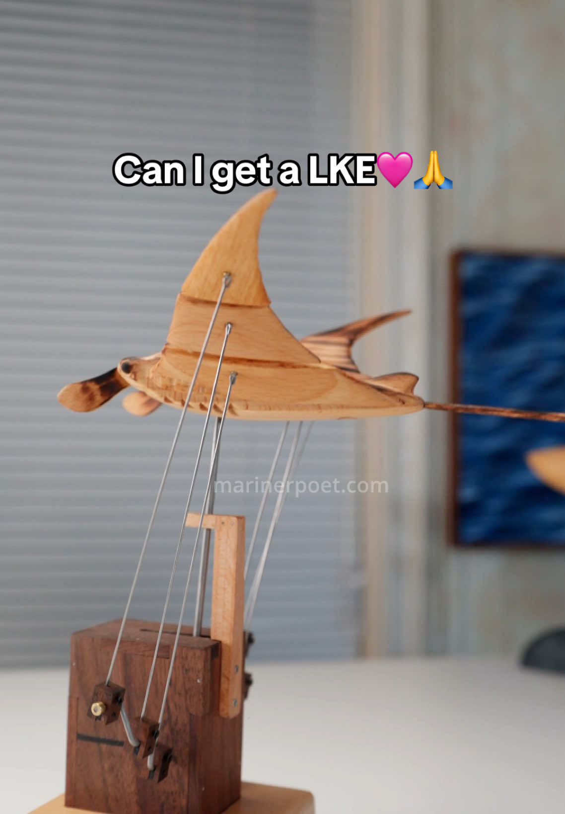 Handmade motion, born from the sea. This wooden automaton is handcrafted from North American walnut and European beech — two woods chosen for their warmth, strength, and natural beauty. Inspired by the quiet grace of ocean life, each piece turns movement into poetry, bringing calm and a touch of the sea to any space. #handmadegifts #oceanlover #roomdecor #automata #woodart 