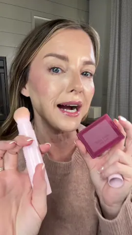@Glossier Plush Blush comes with this innovative jelly tip applicator! Shade: Plume is perfect for fall! #glossiercloudpaint #glossierplushblush #glossierblush #tiktokshopcosmetics #tiktokshopcreatorpicks 