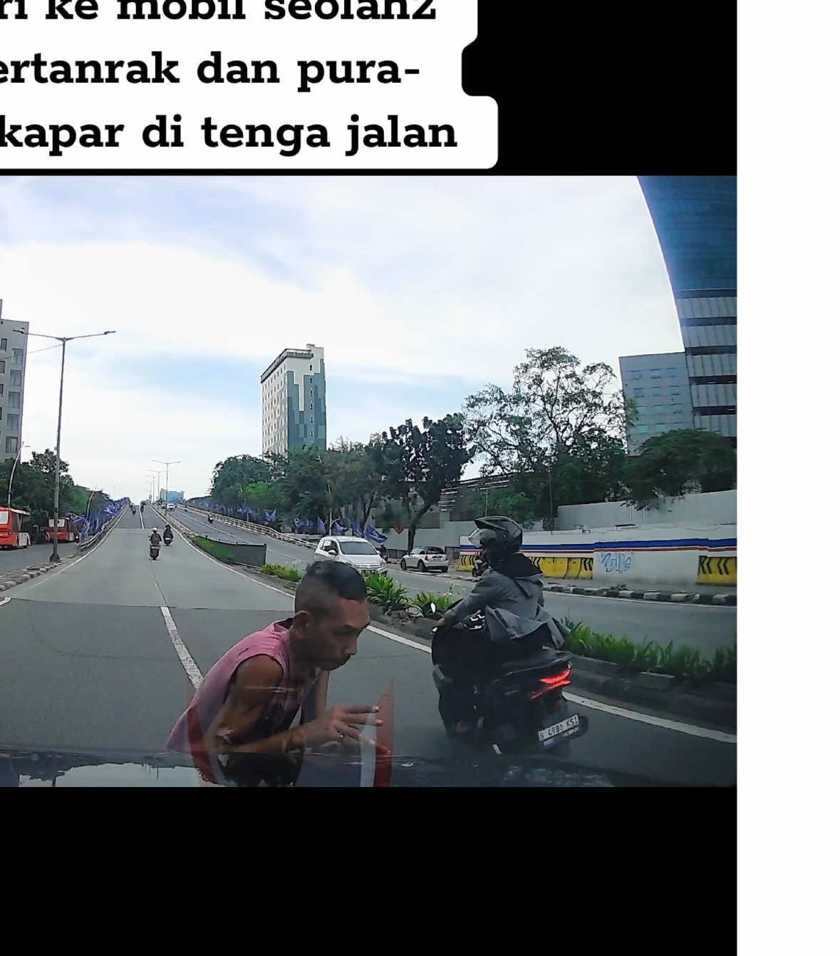 Modus terbaru seorang pria berlari dan sengaja menabrakkan diri ke mobil seolah2 tertabrak dan pira2 terkapar dintengah jalan.. daerah tanah abang#viral #fyppppppppppppppppppppppp #fypage #fypシ゚ #fypdongggggggg @MNCTV @TRANS7 