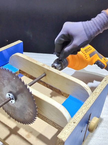 Unique Trick For Wood Cutter 👌#tooltips #tipsandtricks #woodworking 