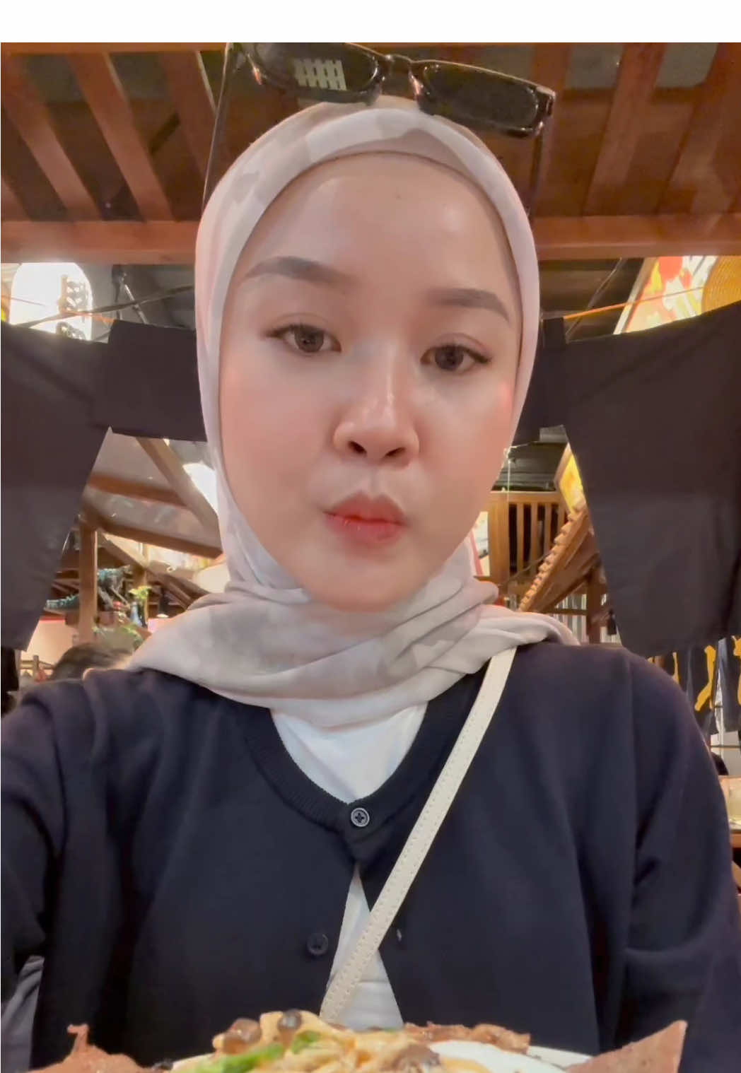 vlog makan @obihironikudon !! PART paling enak di step ke 3 HWAAAAA sumpah harus coba karna ENAK BGTTTTTTTTT SANGAT WORTH IT 🤤🍲💯🌟🌟 hacksnya ya dateng pagi sblm antrian nya dibuka, biar ga terlalu lama wl nya 🙂‍↕️👍🏻