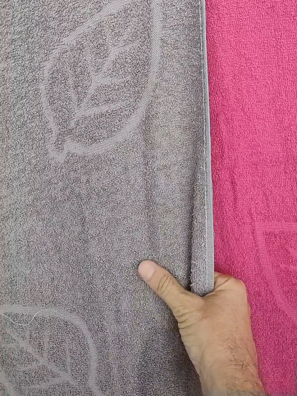 Aprovei essa Toalha de Banho Grande Macia e bordada. É Gigante 👏👏👏