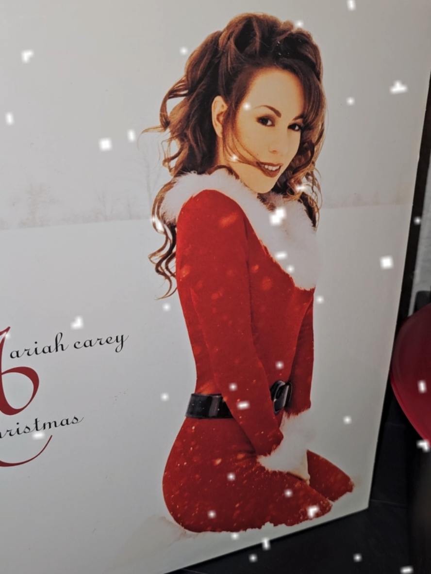 It's time to bring out the christmas vinyls #vinyl #mariahcarey #christmas #fyp #foryoupage 