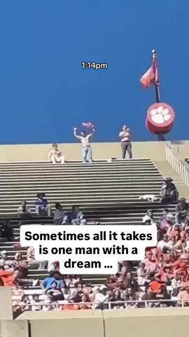 That happened fast 😂👏 (via @luka) #cfb #clemson