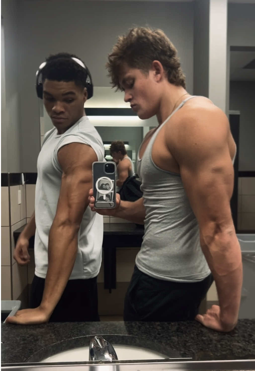 excuse us @josh #fyp #GymTok #arms 