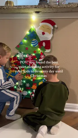 Festive Christmas activity 🤝 cozy slow morning #christmaswithkids #christmasactivities #christmasdecorating #christmastree #christmastraditions 