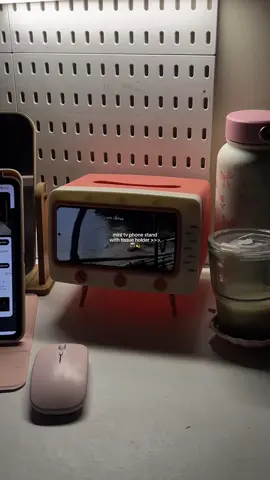 love this very cute phone stand with tissue holder! 📺💭 #phonestand #tissueholder #minitvphoneholder #minitvtissuebox #aesthetictissueholder 