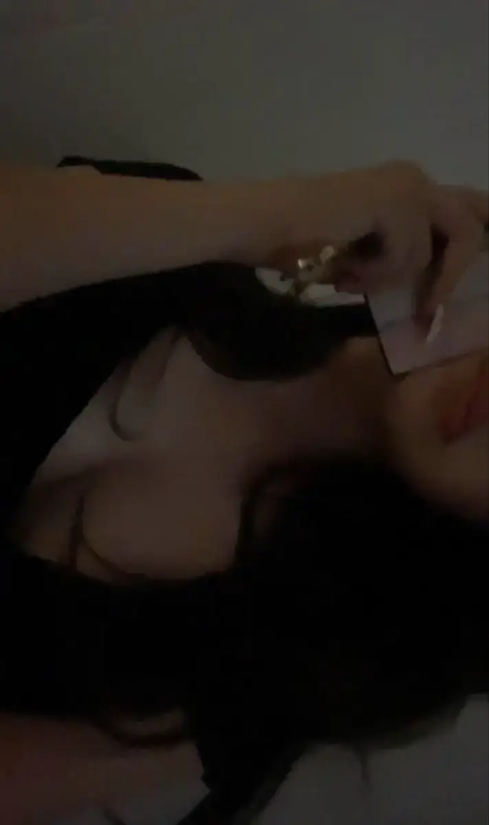 ‏يجيبك الشوق ولا تجيبك الحاجه مصيرك ليا صفعك الوقت تذكرني اقفيت والحزن عقبك عاود ادراجه ولابقى إلا قصيدي فيك يجبرني قبلك سمحت وهجرت العشق وازعاجه والشكر للّٰه قبل الروح تشكرني وشفتك وسلمتني قلبك ومزلاجه واصبحت تنهي على كيفك وتامرني كنت احسبك إنك طبيب القلب وعلاجه واثرك تدوّر على ادنى شي يكسرني#fypシ゚ 