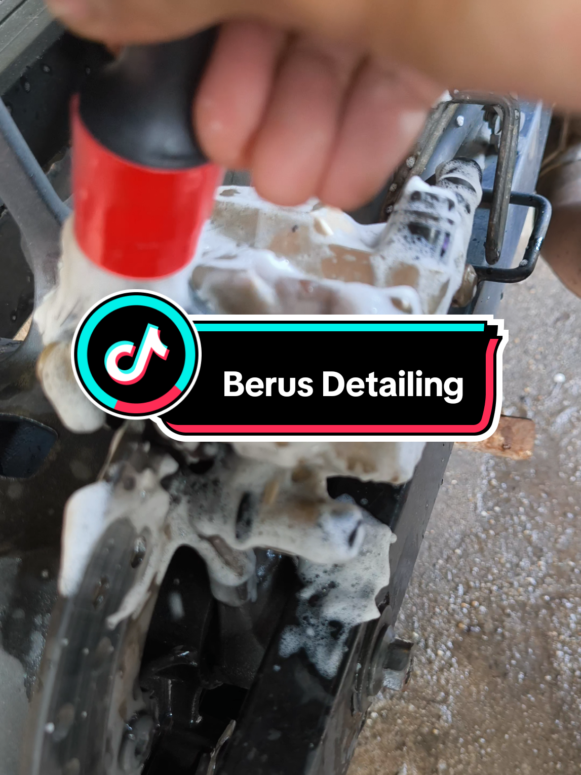 Nk senang kerja mencuci beli je berus ni☺️ #berus #detailing #cuci #motor #foryoupage 