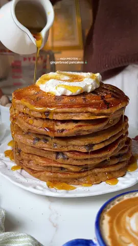did i add too many chocolate chips to my (high protein) gingerbread pancakes? only correct answer: impossible to add too much chocolate🎄 full recipe is on my blog at abrightmoment.com ❤️ #holidaybaking #holidayrecipes #breakfastrecipes #highproteinbreakfast #christmasrecipes