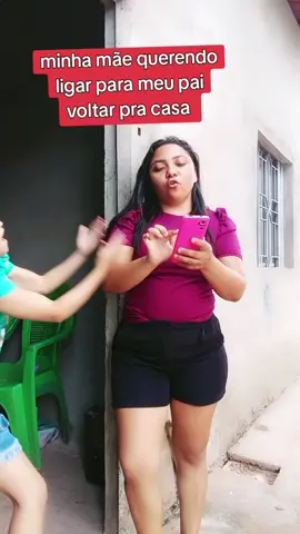 minha mãe querendo ligar para meu pai voltar pra casa. 