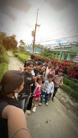 Mới lúc nào còn long nhong mà nay bả lấy chồng bỏ roiii bỏ mấy đứa em này roi 😂🥳