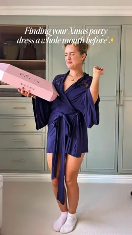 Ok I LOVE her #christmasparty #christmasdress #partyoutfit 