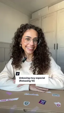 Los chicos de Tommen tienen un lugar muy importante en mi corazón, son libros muy especiales para mí. Tenía muchísimas ganas de leer Releasing 10 💜 (spoiler: he llorado abriendo el paquete, estaba muy emocionada) Gracias y mil gracias @somosinfinitos por este envío sorpresa tan especial, me habéis hecho muy feliz ❤️‍🩹 #BookTok #booktokespañol #libros #loschicosdetommen #releasing10 