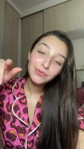 estou a 4 dias sem tomar o ROACUTAN! mas nada de espinhas, graças a Deus #foryou #espinha #skincare #acneskincare 