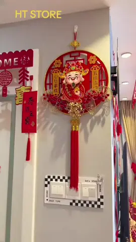 Mỗi cái lắc nhẹ là một điều lành! Treo Ông Thần Tài lắc lư – rước tài khí, đón bình an suốt năm#tết2026 #tếtbínhngọ2026 #tết #phụkiệntrangtrítết #thầntài 