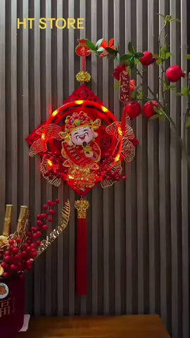 Thần Tài mỉm cười, vàng bạc về tới – Trang trí Tết sang, cầu lộc phát với ông Thần Tài lắc lư treo tường.#thầntài #phụkiệntrangtrítết #tết #tếtbínhngọ2026 #tết2026 