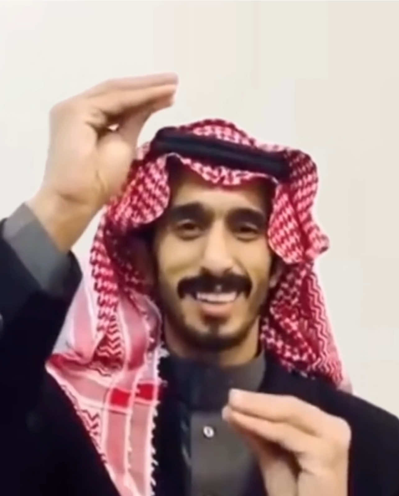 انت هنا وهو هنا 🤏🏻
ٰ
ٰ #سعيد_الحشاش #اكسبلورexplore #fyp #foryou #explore  سعيد الحشاش  انت اضحك وابتسم تطلع فوق