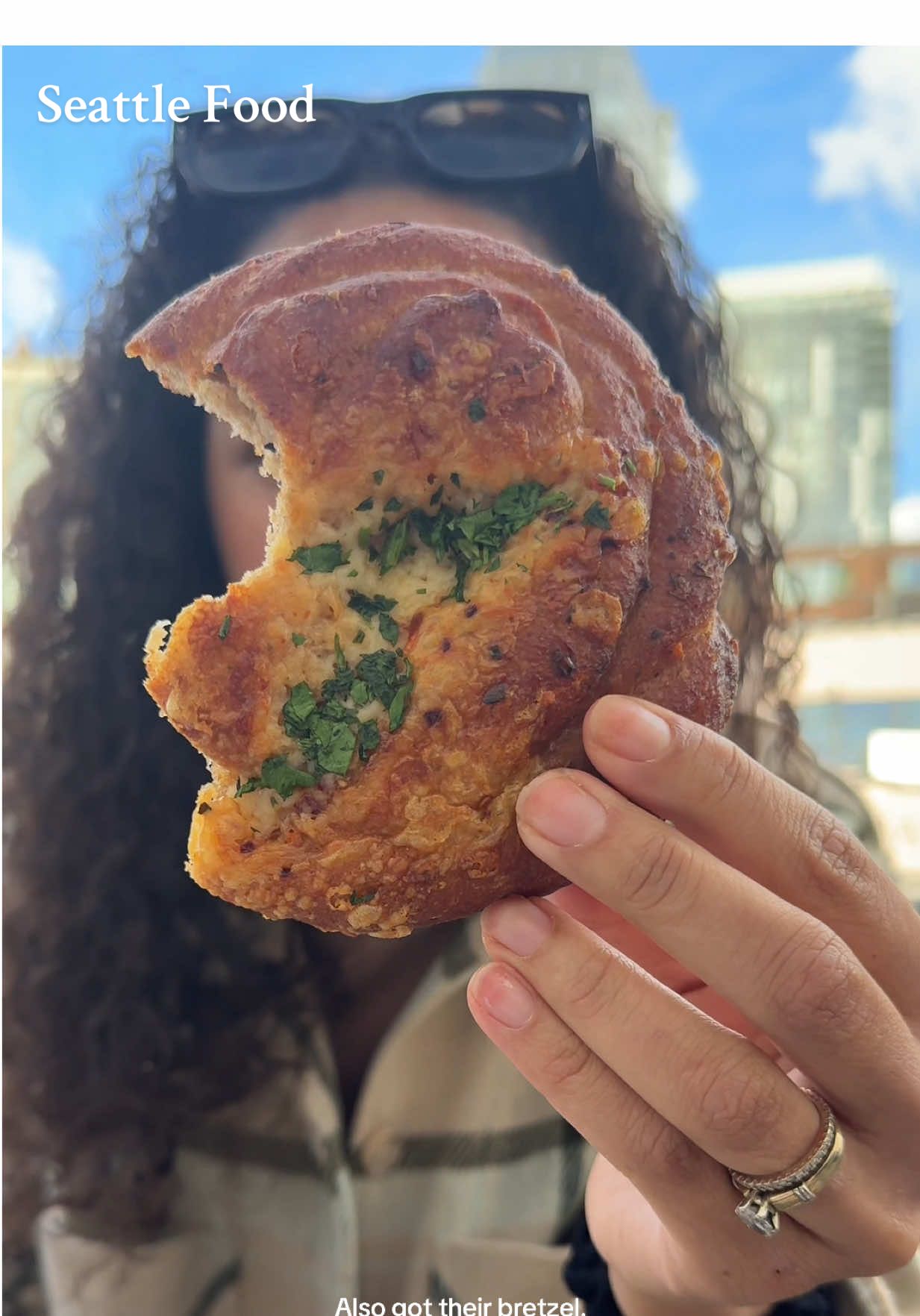 Really LOVED the vibe in Seattle. Food was phenomenal but there’s more on my list so I’ll be back soon🤭😍👏🏽 #seattletiktok #pnwlife #seattlefood #ratingfood #seattlewa  Seattle Food Seattle Clam Chowder Seattle Seafood