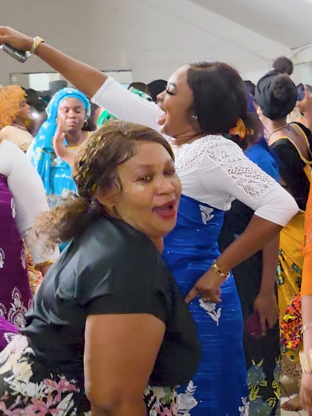 🌙 Hier soir, le Chaudron s’est transformé en un vrai temple du mbiwi ✨ Les voix, les mains, les rires, la chaleur… tout y était ❤️ #mayotte976🇾🇹🌴🤣foryoupage #CultureMahoraise #AmbianceLocal  #nouveauté #liveevent #mbiwidancetraditionnellemayotte🇾🇹  #FiertéMahoraise #mariage💍 #ambiance #Mgodro