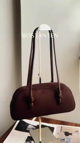 Sweet, simple, and effortlessly chic — the Polly Bag adds a touch of charm to every look. #Bostanten #taswanita #tasselempang #BOSTANTEN 